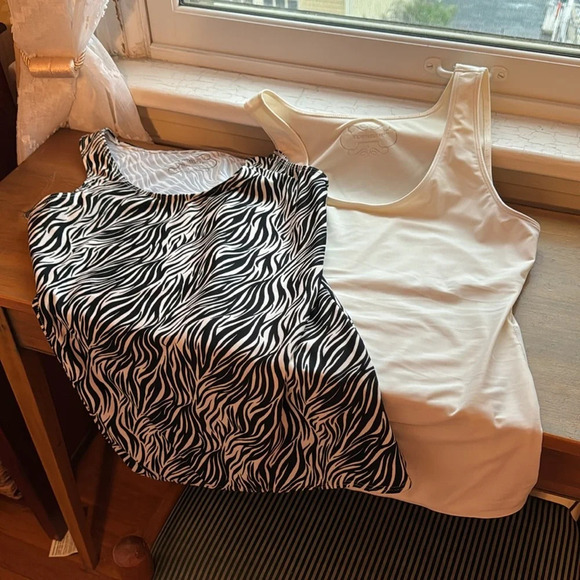 💜 3 piece set! Counterparts Oversized light Tunic & 2 stretchy Tank Tops 💜 - Picture 15 of 15